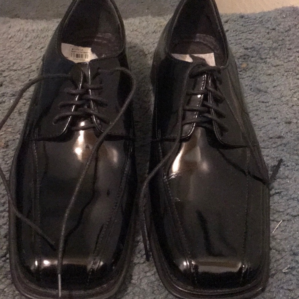 Black dress shoes